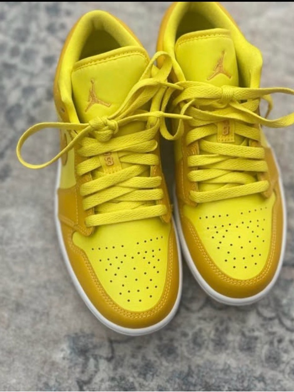 Nike Air Jordan 1 Low “Yellow Strike / Pollen” – Women’s Size 7 (Authentic) - Picture 3 of 8